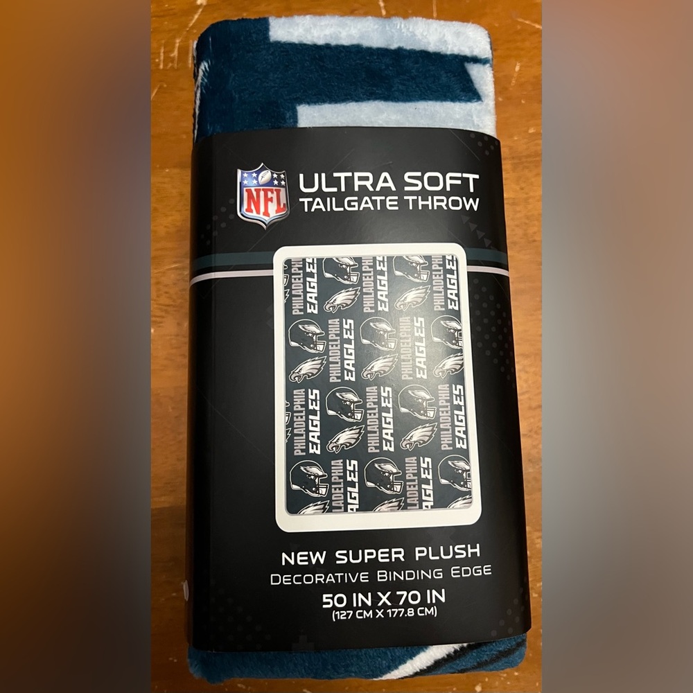 NFL Ultra Soft Tailgate Throw - Philadelphia Eagles Green and White NWT